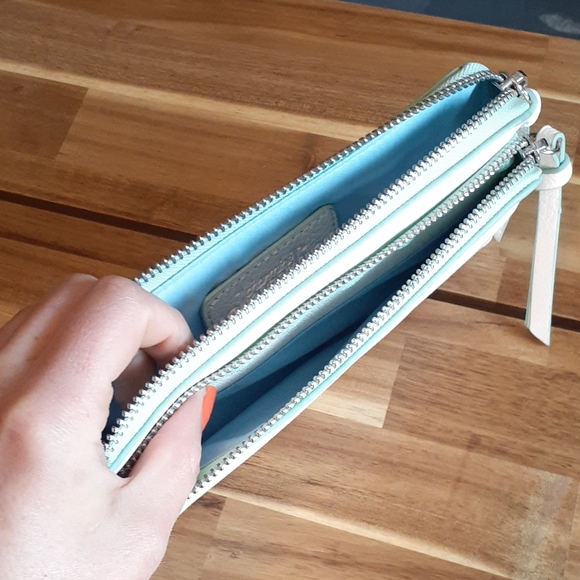 White and Blue Wristlet/Clutch - Picture 3 of 5